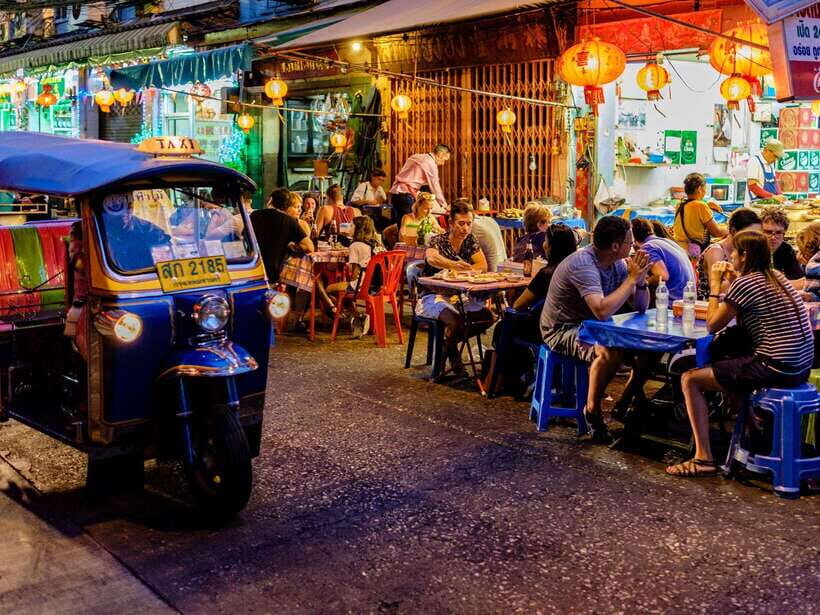 Bangkok: Evening Tour with Wat Arun, Wat Pho & Tuk Tuk Ride - Wat Arun by Ferry: The River View and the Temple’s Sparkly Detail