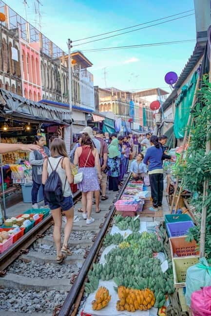 Bangkok: Famous Markets and Dragon Temple Guided Day Tour - Timing, transportation, and why the group size matters