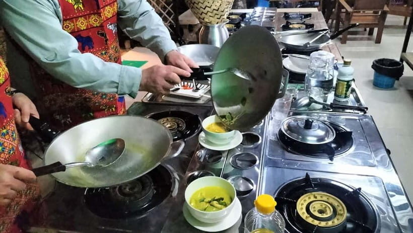 Bangkok: Favourite Thai Flavors Cooking Class by Smart Cook - Chicken in coconut milk: getting creamy without going flat