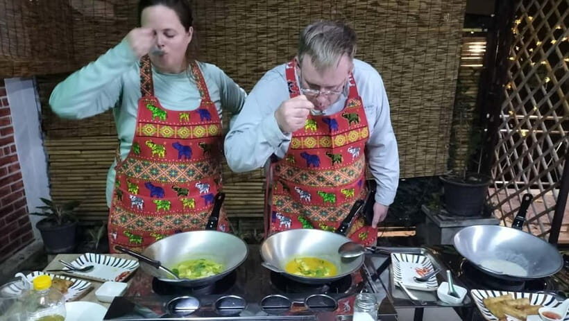 Bangkok: Favourite Thai Flavors Cooking Class by Smart Cook - Small group comfort: how the class experience feels in practice