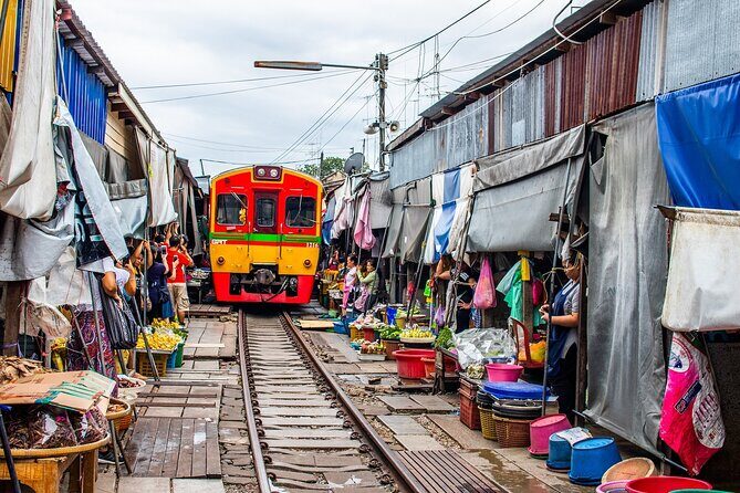Bangkok: Floating Market and Train Tour with Guide in Spanish and English - Price and value: what $25.75 buys (and what it doesn’t)