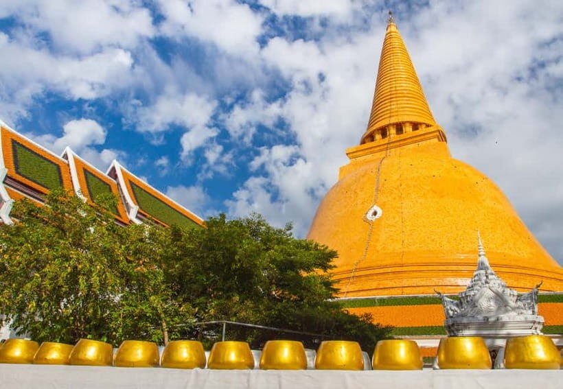 Bangkok: Floating Market, Phra Pathom Pagoda & Cafes Tour - Damnoen Saduak Floating Market by longtail boat