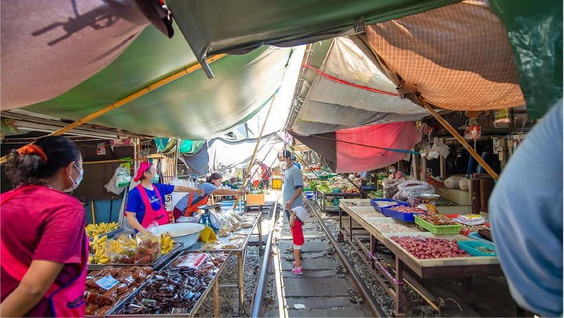 Bangkok: Floating Market, Phra Pathom Pagoda & Cafes Tour - Price and value: is $77 a smart use of a day?