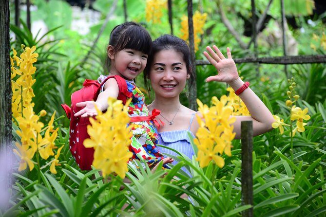 Bangkok Floating Markets and Boat Tour - On the water: paddling the canals and hearing traditional Thai music
