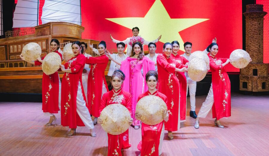 Bangkok: Golden Dome Cabaret Show Entry Ticket - Golden Dome Cabaret Show in Bangkok: The Good, The Fun, The Tradeoffs