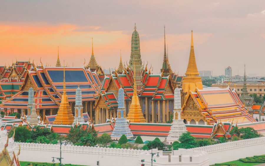 Bangkok: Grand Palace and Emerald Buddha Half-Day Tour - Outer Courts: State Offices, Courtyard Motion, and First Views of Power