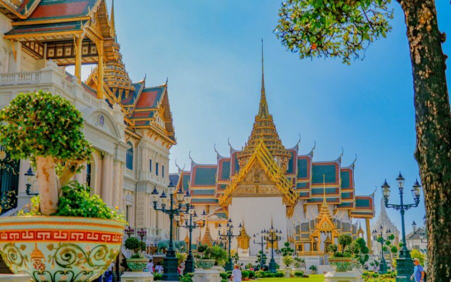 Bangkok: Grand Palace and Emerald Buddha Half-Day Tour - Inner Court: The Rules Get Real from Sanam Ratchakit Gate to Thaew Teng