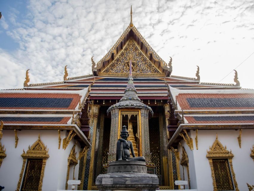 Bangkok: Grand Palace and Wat Arun Guided Walking Tour - Tuk-tuk to the pier, then a ferry ride across the river