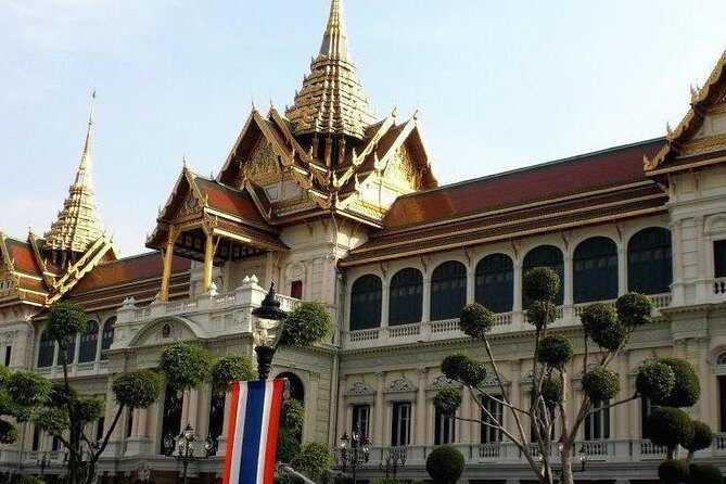 Bangkok Grand Palace Tour with Convenient Hotel Transfer - Timing, Crowds, and the Gems Gallery Finish