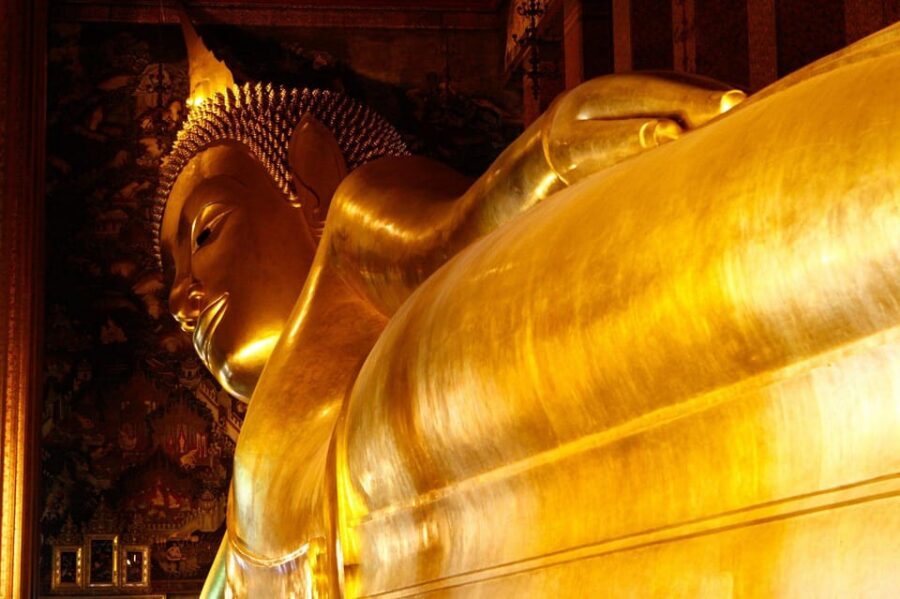 Bangkok: Grand Palace, Wat Pho & Wat Arun Tour in Italian - Crossing to Wat Arun: local ferry to the Temple of Dawn