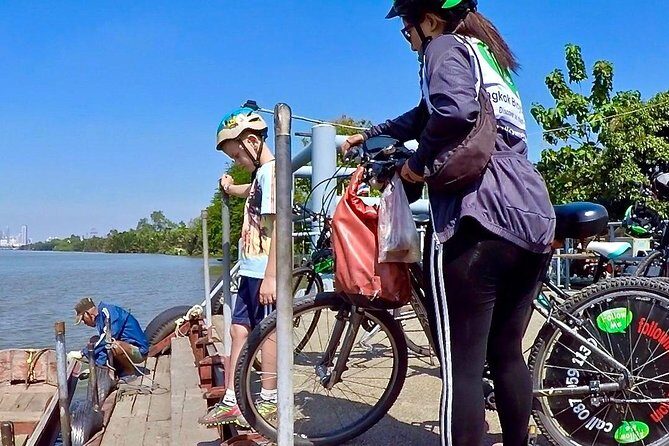 Bangkok Green Oasis 4-Hour Bike Tour with Boat Ride - Guides: where the experience becomes smooth (and fun)