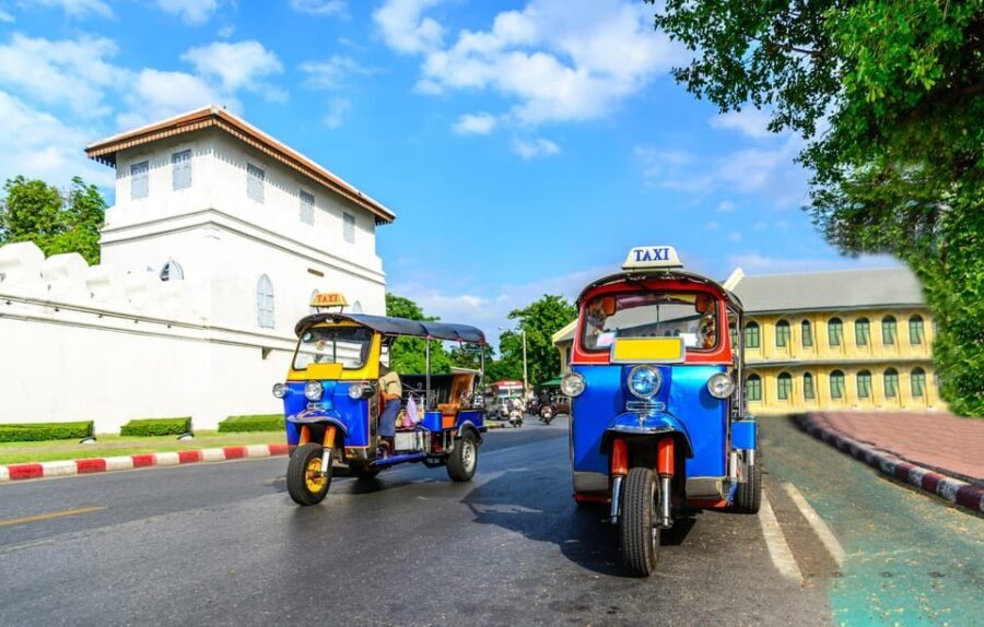 Bangkok: Guided Tour in a Typical Thai Tuk-Tuk - Grand Palace photo stop: a must-see exterior preview