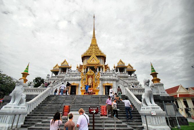 Bangkok Heritage Highlights: Grand Palace & Three Temples Tour - When the Grand Palace is closed: the Wat Traimit swap