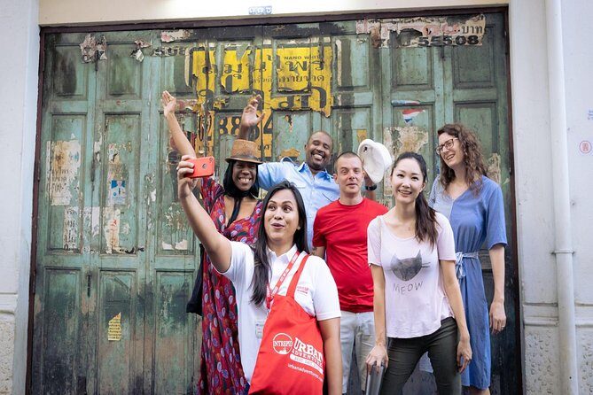 Bangkok Hidden Gems: Talad Noi, Chinatown & Street Food Tour - Chow Sue Kong Shrine: blessings with a view of living faith