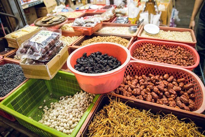 Bangkok Hidden Gems: Talad Noi, Chinatown & Street Food Tour - Chinatown proper: old and new in the same frame