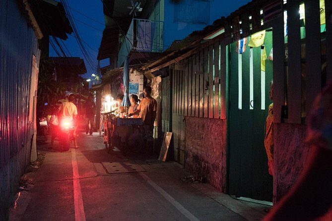 Bangkok Hidden Paths Night Biking Tour with Street-food Meal - Grand Palace area vibes without the daytime crush