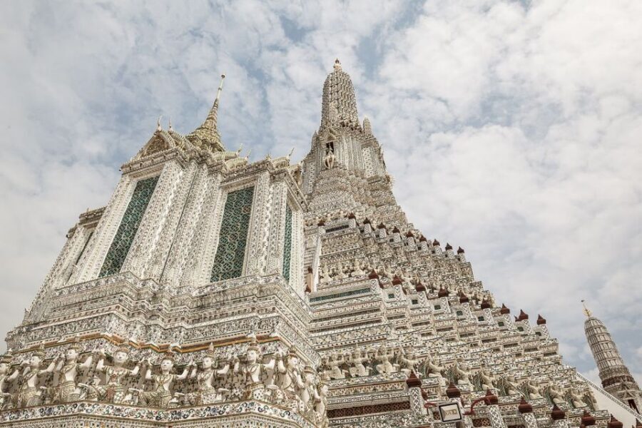 Bangkok: Historical Temples Tour & Hidden Bar at Sunset - Pak Khlong Talat: flowers, photo stops, and Bangkok’s morning energy in the evening