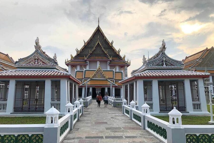 Bangkok: Historical Temples Tour & Hidden Bar at Sunset - Private vs join-in: choosing the experience you actually want