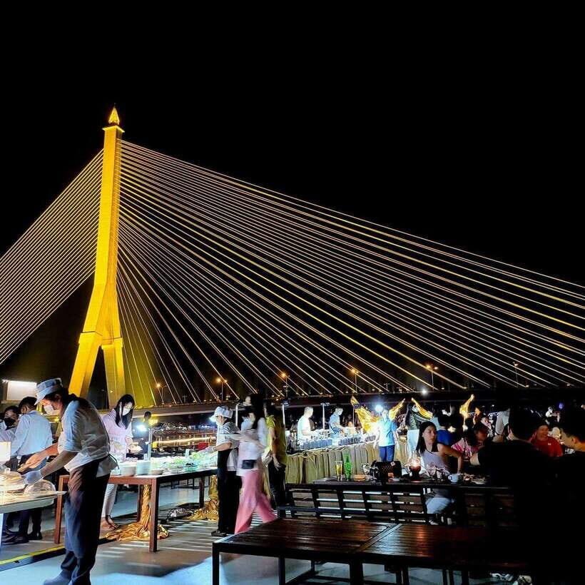Bangkok: Luxury White Dinner Cruise Free Flow Beer and Wine - Luxury White Cruise on the Chao Phraya: what the evening is really like