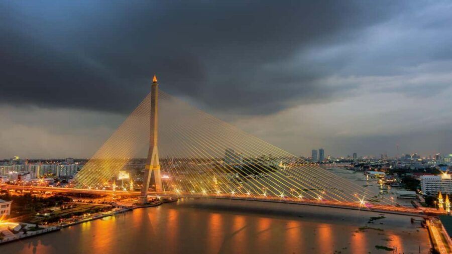 Bangkok: Luxury White Sunset or Dinner Cruise with Beer - Live entertainment: Thai dance, cabaret, and music that actually fits the setting