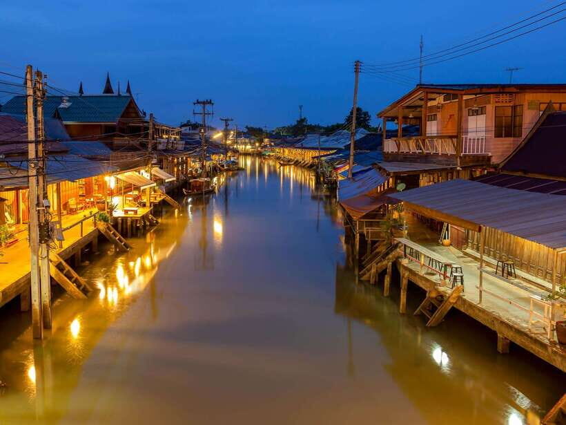 Bangkok: Maeklong Railway & Amphawa Floating Market Day Trip - Amphawa Floating Market: eat, browse, then watch the river rhythm