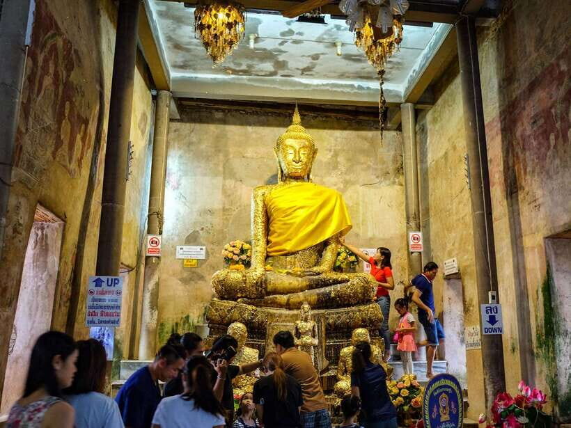 Bangkok: Maeklong Railway & Amphawa Floating Market Day Trip - Logistics that matter: dress, shoes, insect repellent, and cash