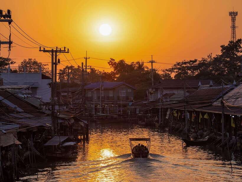 Bangkok: Maeklong Railway & Amphawa Floating Market Day Trip - The guide effect: why names like POP, Eddy, and Jack keep coming up