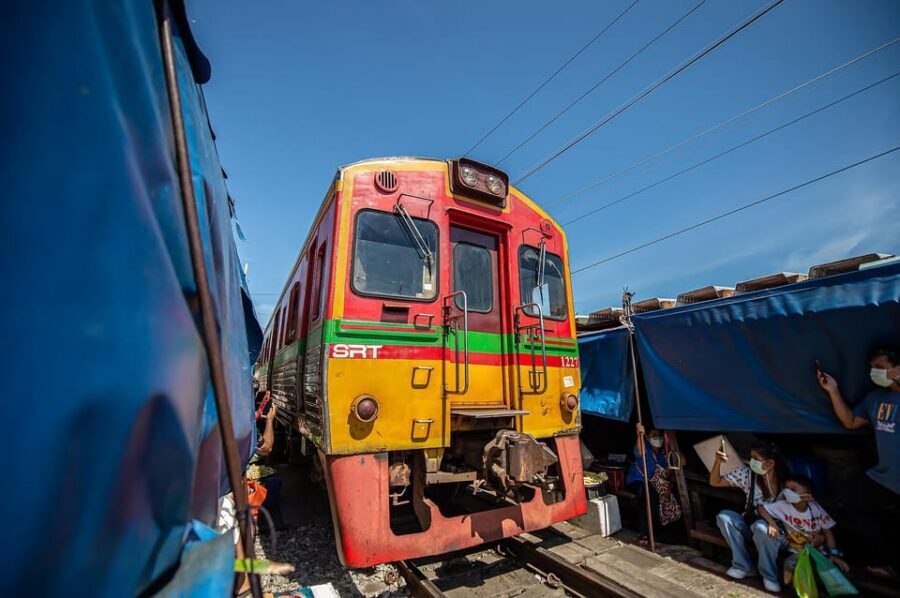 Bangkok: Maeklong Railway Market and Amphawa Floating Market - The Added Stops That Make It Feel Like a Real Day Trip