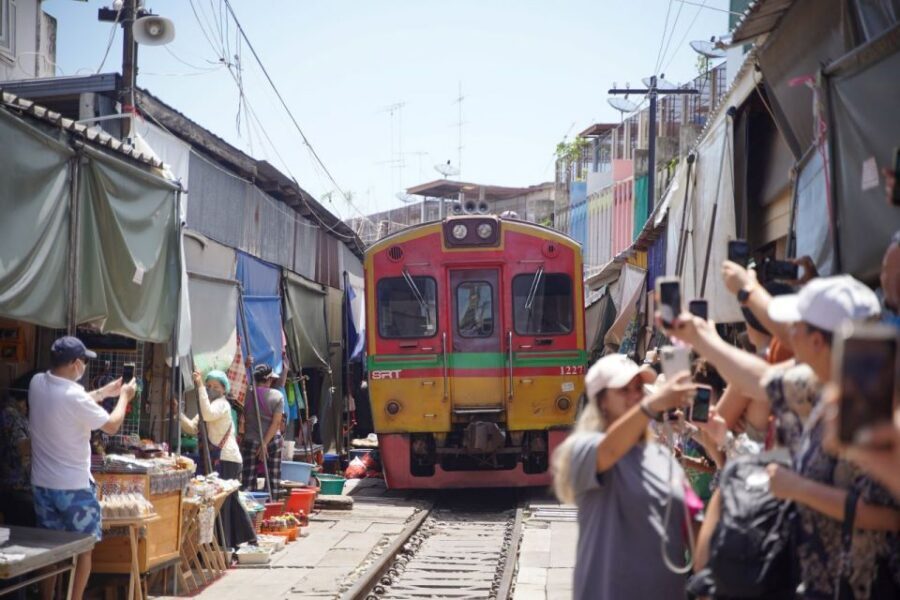 Bangkok: Maeklong Railway Market & Floating Market Tour - The guide factor: how different personalities improve the day