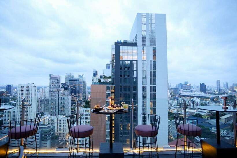 Bangkok: Mojjo Rooftop Lounge & Bar Food & Beverage Package - How a 1.5-Hour Rooftop Evening Actually Plays Out