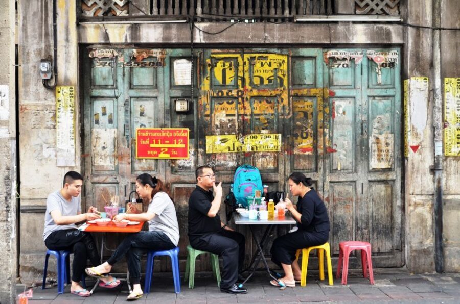 Bangkok: Must things to see in China town, Small group - Walking starts at Tang Hua Pug, then you get oriented fast