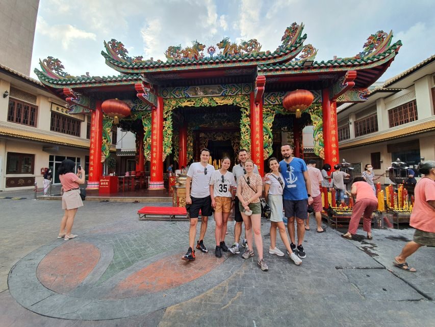 Bangkok: Must things to see in China town, Small group - The secret temple + steep stairs: worth it, but dress for the climb