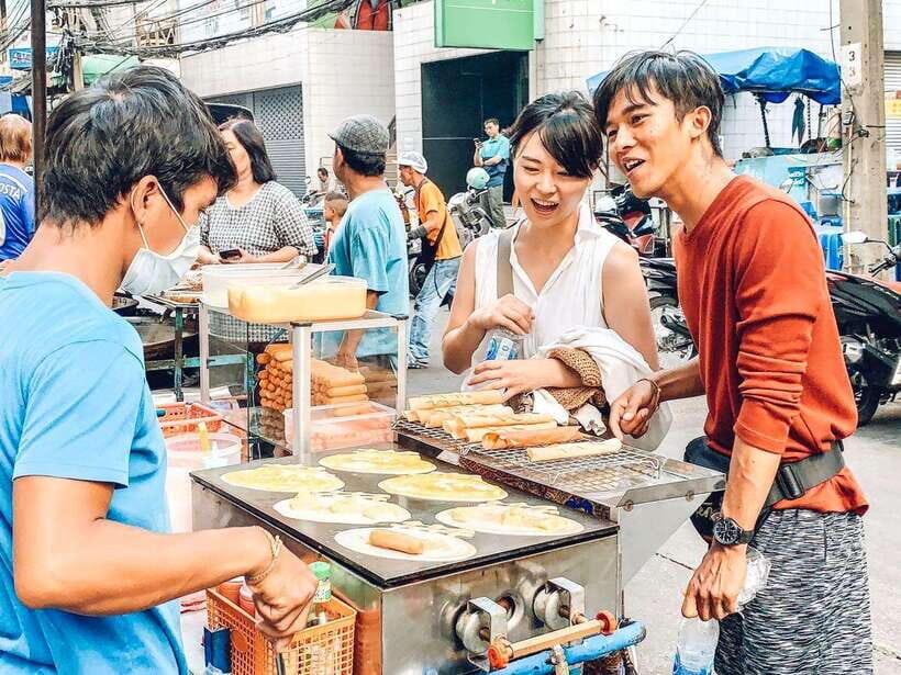 Bangkok: Must-Try Hidden Bike & Food Experience - Wat Kalayanamitr Varamahavihara Temple Stop: Culture With a Clear Dress Rule
