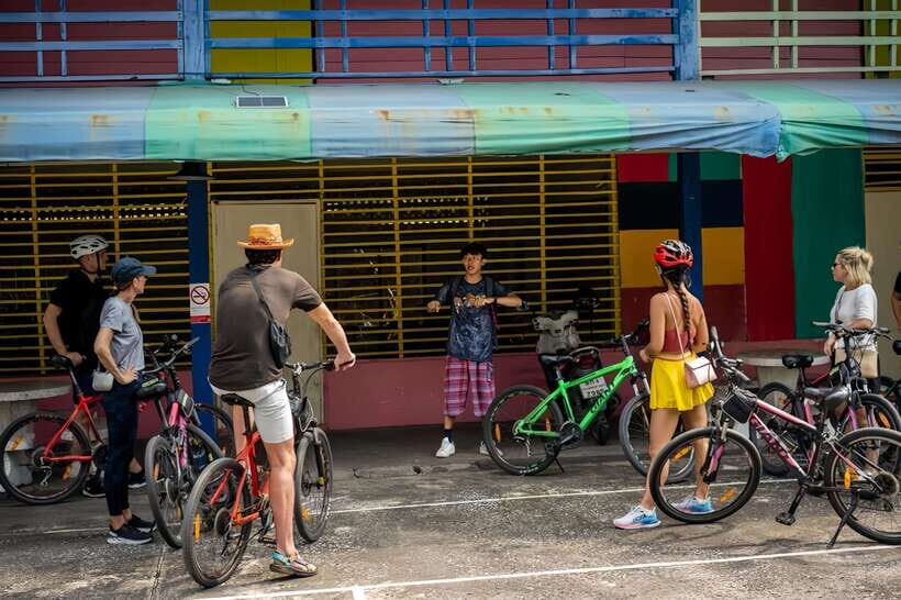 Bangkok: Must-Try Hidden Bike & Food Experience - Lunch or Dinner With a Local Family Style Setup