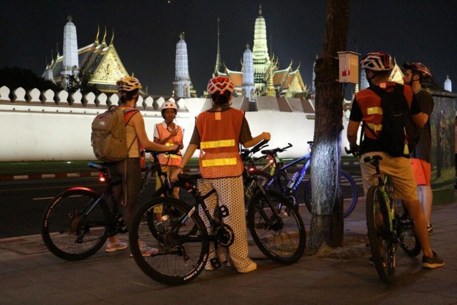 Bangkok: Night Bike Ride and Dinner at a Local Restaurant - Wat Arun After Dark: The River-Ferry Moment You’ll Want Photos For