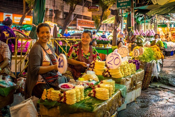 Bangkok: Night Bike Tour with Temples & Flower Market Visit - Wat Rakang Kositaram: Ayutthaya-Era Calm on a Busy Night