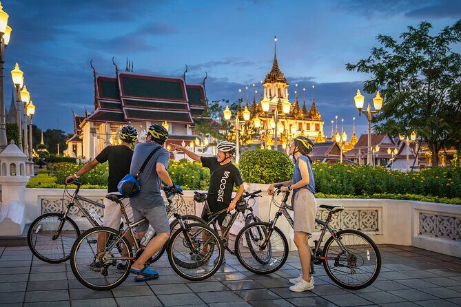Bangkok: Night Bike Tour with Temples & Flower Market Visit - Grand Palace Area and the Giant Swing (Sao Chingcha): Icons, but With Movement