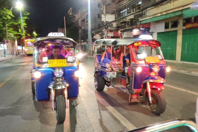 Bangkok Night Eats by Tuk Tuk - Hotel-pickup & Dinner - Stop 1: Suan Mali chicken noodles at Klang Hospital Junction