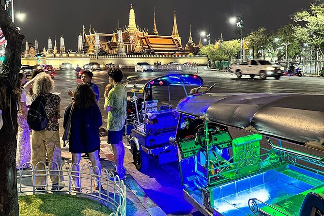 Bangkok Night Tour: Food, Temple & Tuk Tuk - Wat Prayurawongsawat Worawihan After Dark: Temples Without Daytime Stress