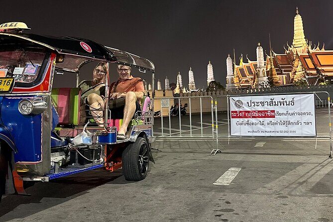 Bangkok Night Tour: Food, Temple & Tuk Tuk - Chinatown Market Finale: Narrow Lanes, Night Signs, and Food You Can Pick