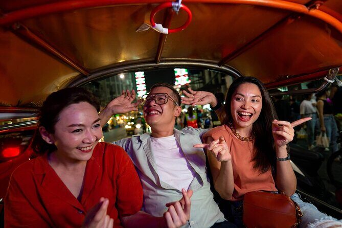 Bangkok Night Tour: Wat Arun, Wat Pho, Chinatown & Tuk Tuk Ride - Why this Bangkok Night Route Works: temples at dusk