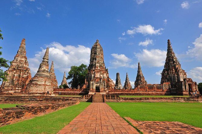 Bangkok: Private Ayutthaya and Bang Pa-In Summer Palace Tour - Wat Yai Chaya Mongkol: river-side ruins with old-school calm