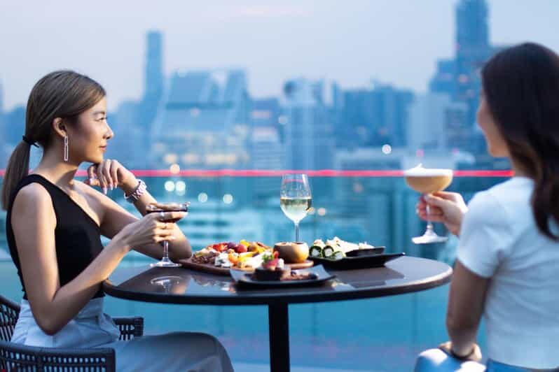 Bangkok: RedSquare Rooftop Bar at Novotel Sukhumvit 4 - RedSquare Rooftop at Novotel Sukhumvit 4: what the setting feels like