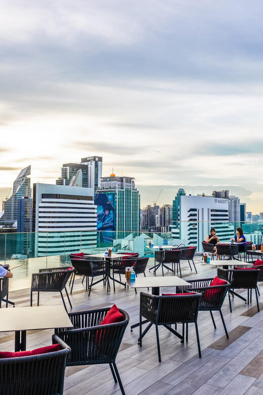 Bangkok: RedSquare Rooftop Bar at Novotel Sukhumvit 4 - Service style: how table service changes a rooftop evening