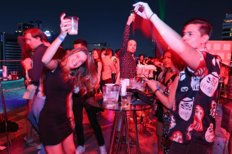 Bangkok: RedSquare Rooftop Bar at Novotel Sukhumvit 4 - Price and value: $73 per group up to 2