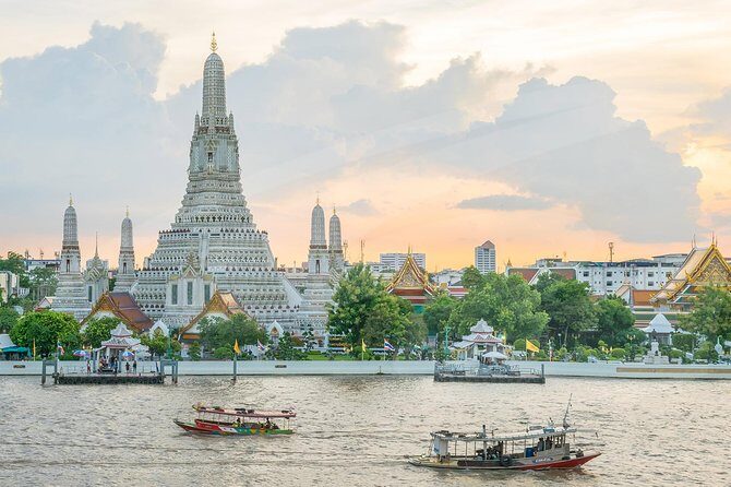 Bangkok Royal Road - Top 3 Major Monuments (Grand Palace, Wat Pho, Wat arun) - The Grand Palace and Wat Phra Kaew: going from royal walls to Emerald Buddha