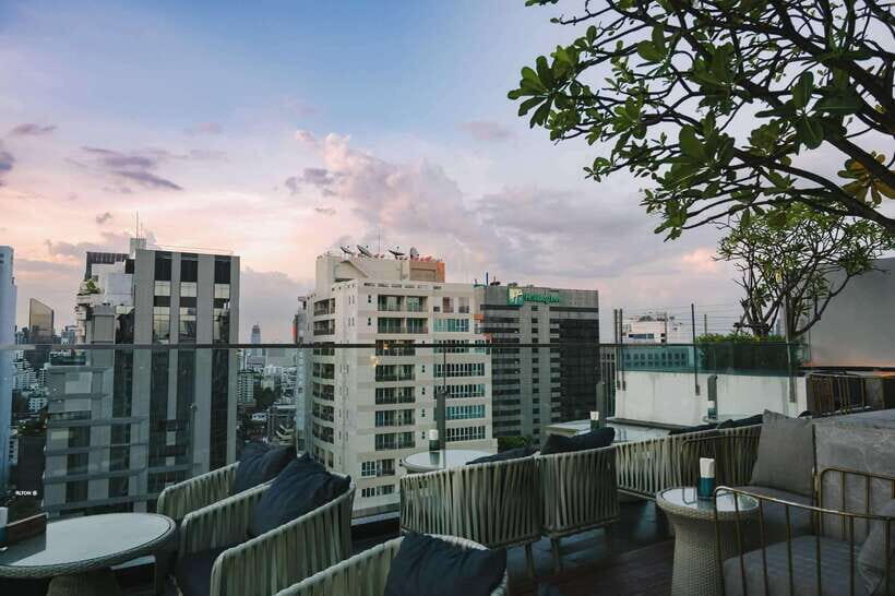 Bangkok: Sky on 20 Rooftop Bar With Free Flow Drinks - Service Speed: Where Expectations Help