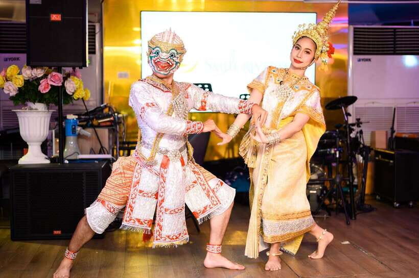 Bangkok: Smile Riverside Dinner Cruise - A 2-hour Chao Phraya night plan with dinner and live Thai show