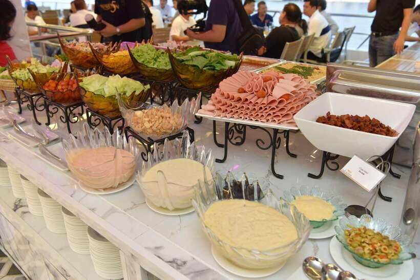 Bangkok: Smile Riverside Dinner Cruise - Who should book this cruise (and who should skip it)