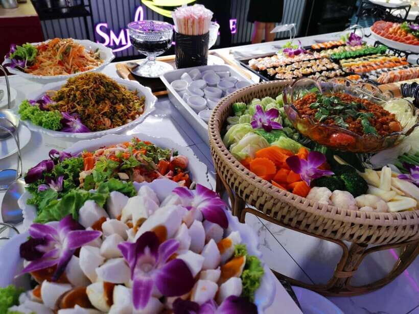 Bangkok: Smile Riverside Dinner Cruise - Should you book the Bangkok Smile Riverside Dinner Cruise?